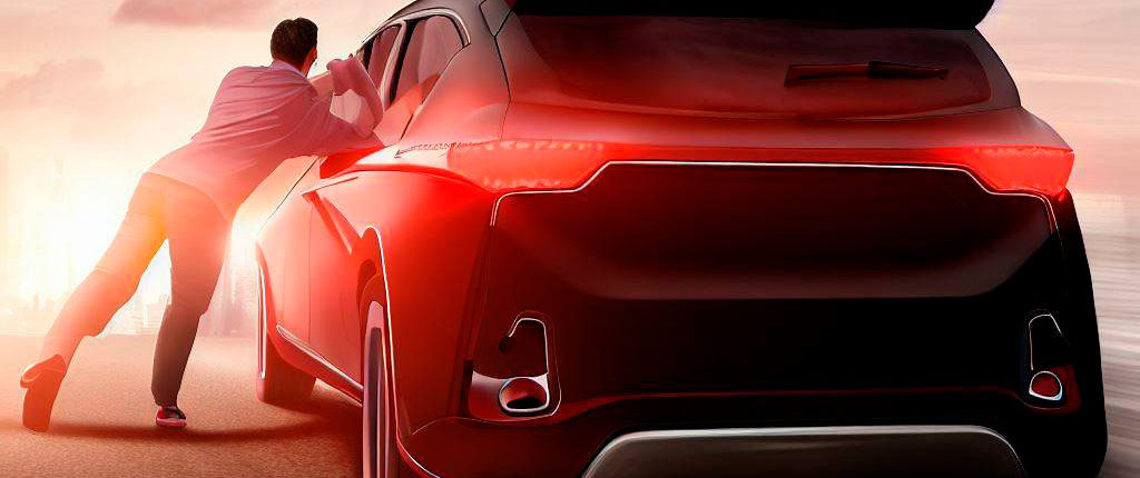 La realidad sobre arrancar un coche actual empujándolo cuando se queda sin batería